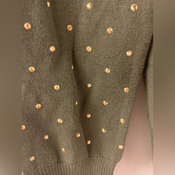 Green sweater with stud details. EUC. Size medium. - Picture 7 of 8